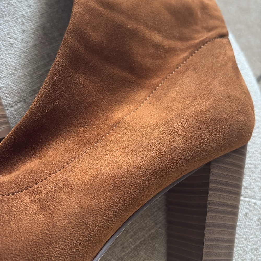 Stylish RUST heeled boot! - Picture 5 of 5